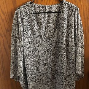 Pretty light airy top XXL